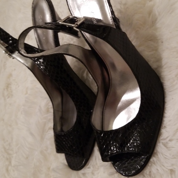 Shoe - Picture 2 of 2